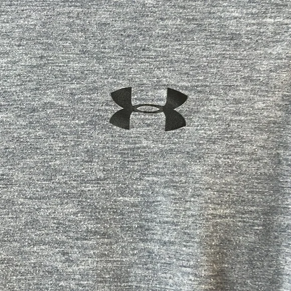 Under Armour shirt 🤍 - Picture 2 of 2